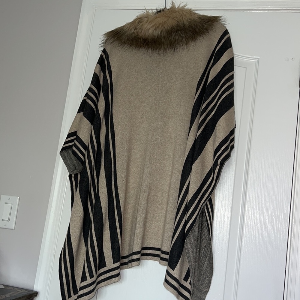 Versatile Cape - Picture 4 of 7